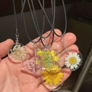 Handcrafted Resin Pendant Necklaces with Flowers Sunflower Daisy you choose